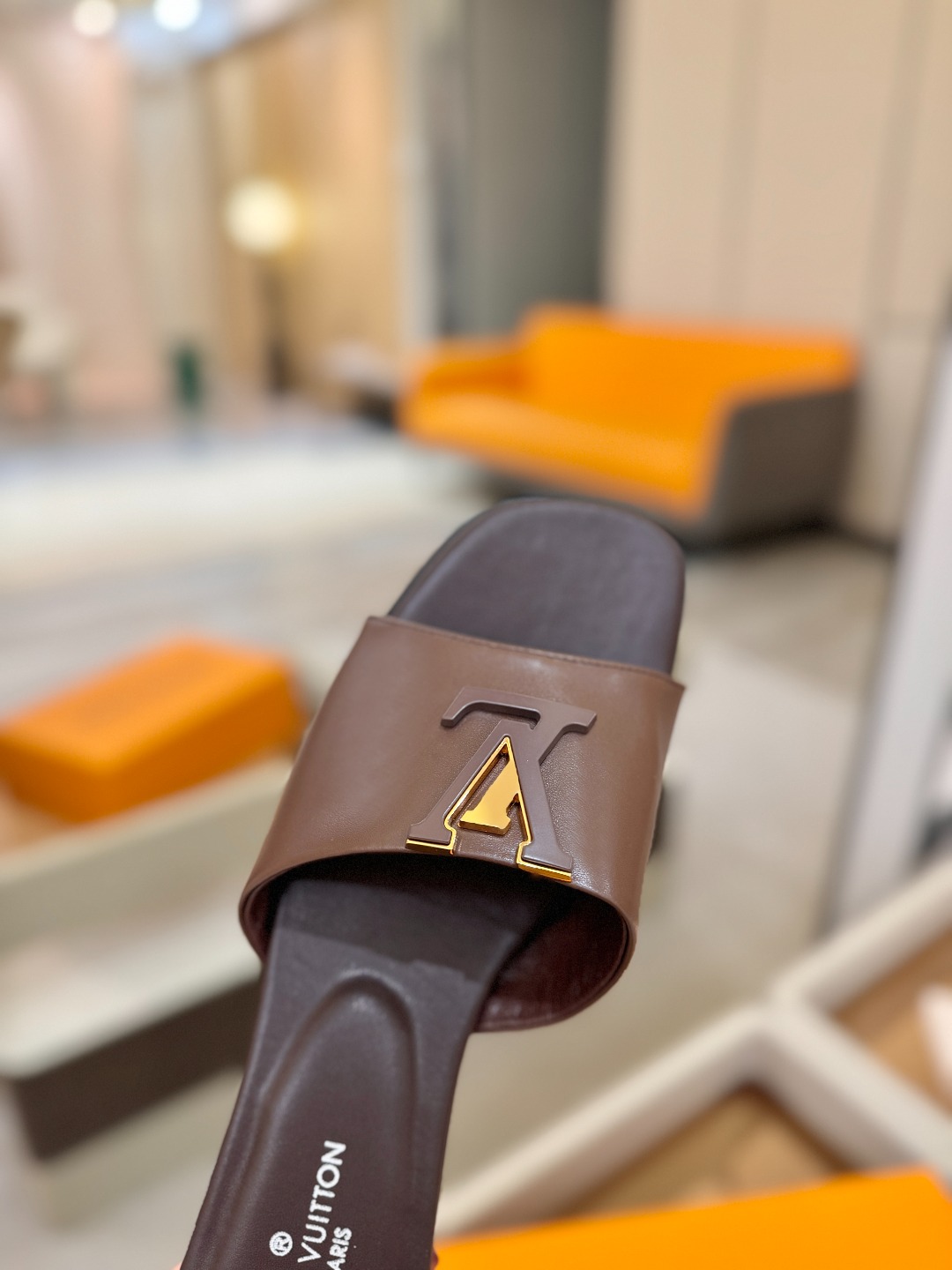 L✔️家 春夏款专柜走秀官网系列、同步更新、完美楦型+大V扣电镀两层设计、再现经典、工艺及其复杂、走路不