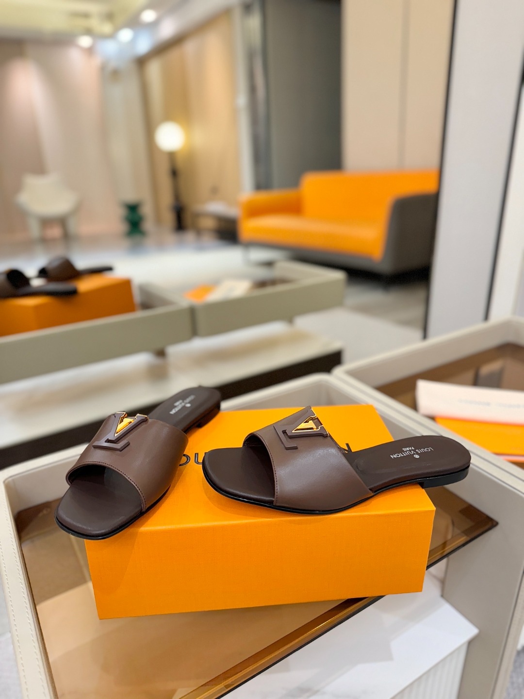 L✔️家 春夏款专柜走秀官网系列、同步更新、完美楦型+大V扣电镀两层设计、再现经典、工艺及其复杂、走路不