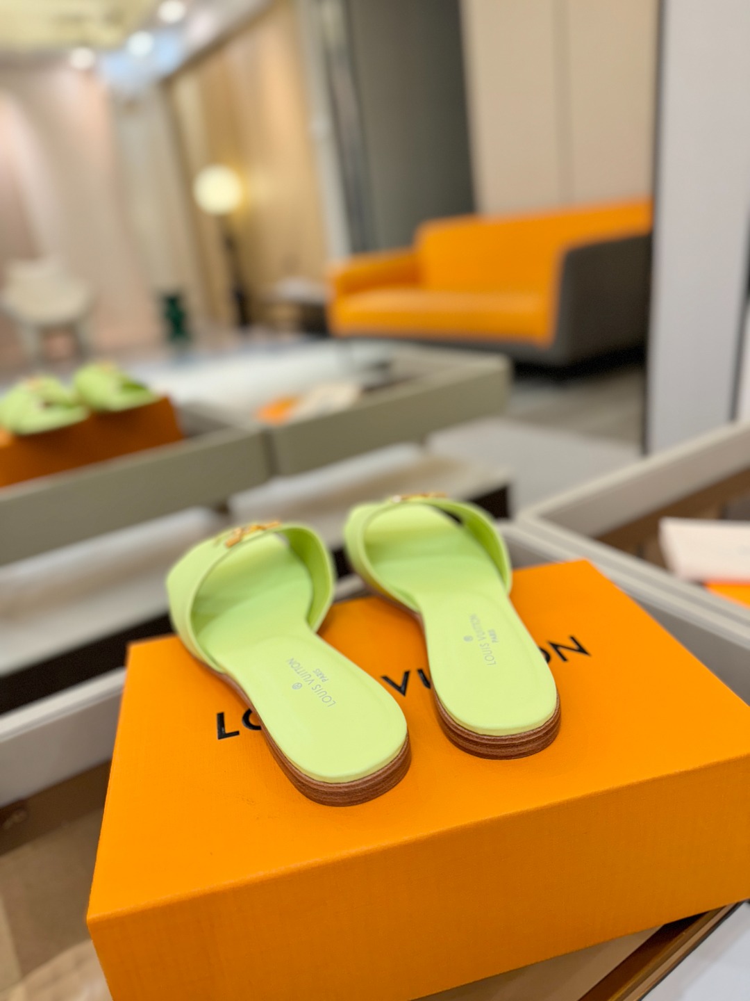 L✔️家 春夏款专柜走秀官网系列、同步更新、完美楦型+大V扣电镀两层设计、再现经典、工艺及其复杂、走路不