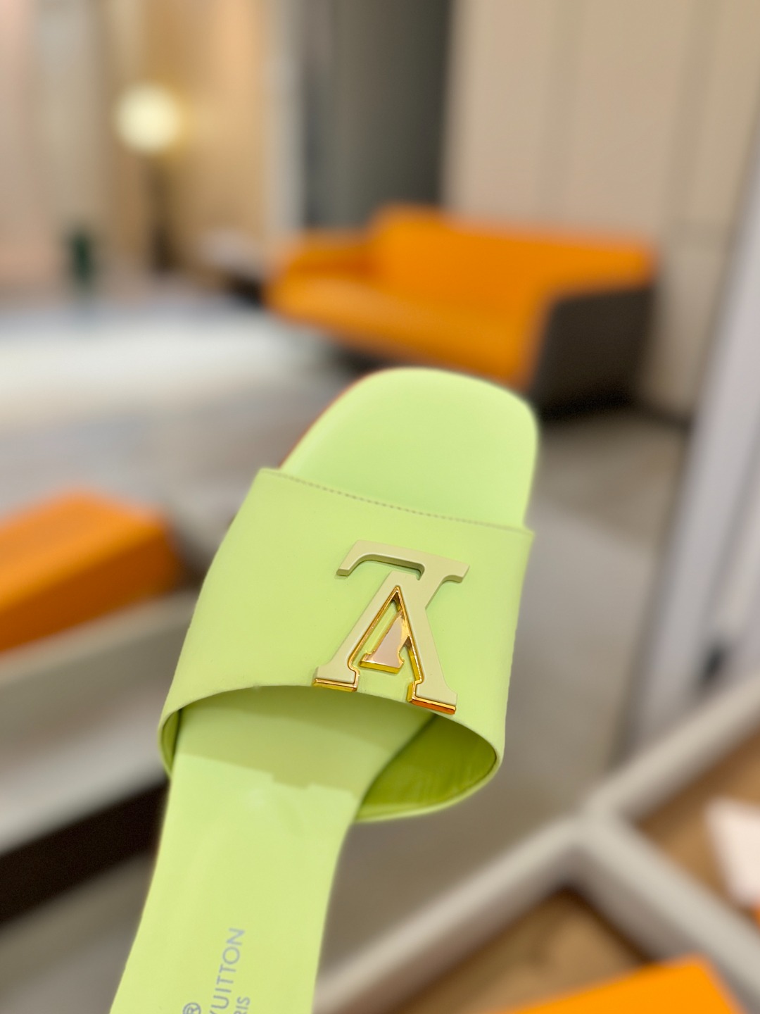 L✔️家 春夏款专柜走秀官网系列、同步更新、完美楦型+大V扣电镀两层设计、再现经典、工艺及其复杂、走路不