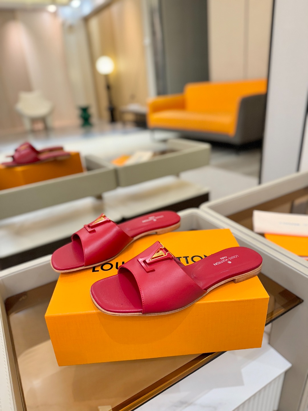 L✔️家 春夏款专柜走秀官网系列、同步更新、完美楦型+大V扣电镀两层设计、再现经典、工艺及其复杂、走路不