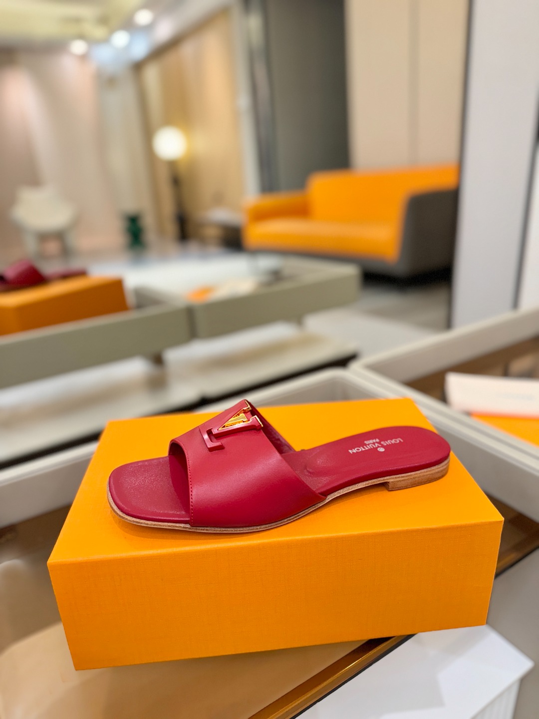 L✔️家 春夏款专柜走秀官网系列、同步更新、完美楦型+大V扣电镀两层设计、再现经典、工艺及其复杂、走路不