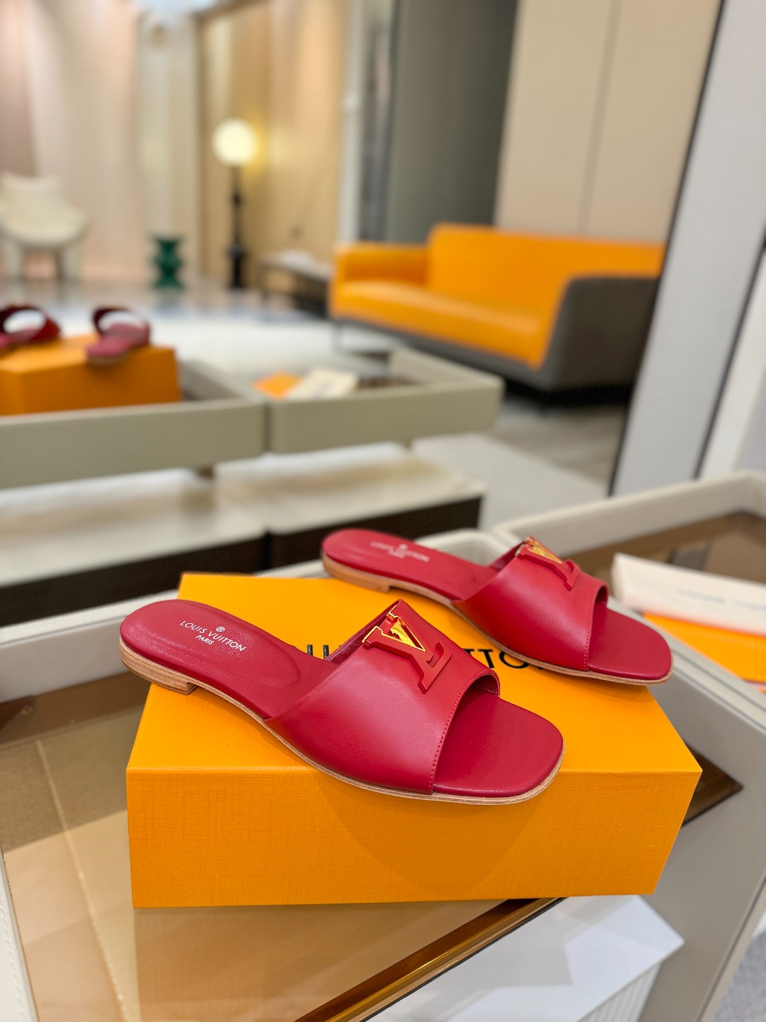 L✔️家 春夏款专柜走秀官网系列、同步更新、完美楦型+大V扣电镀两层设计、再现经典、工艺及其复杂、走路不