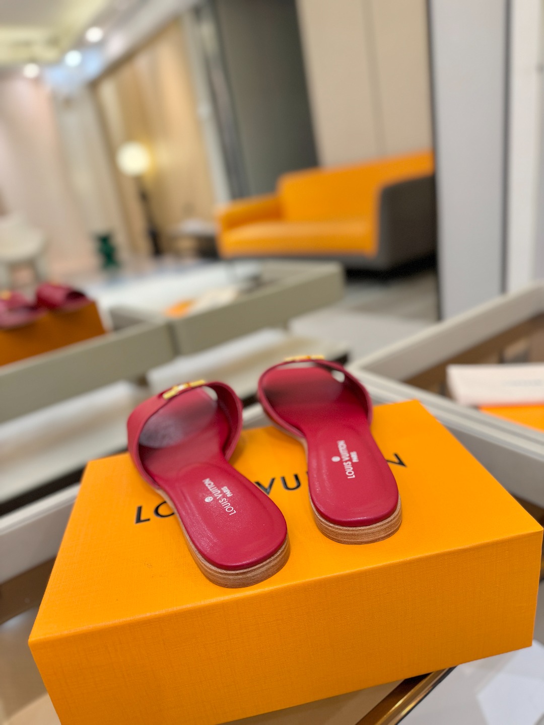 L✔️家 春夏款专柜走秀官网系列、同步更新、完美楦型+大V扣电镀两层设计、再现经典、工艺及其复杂、走路不