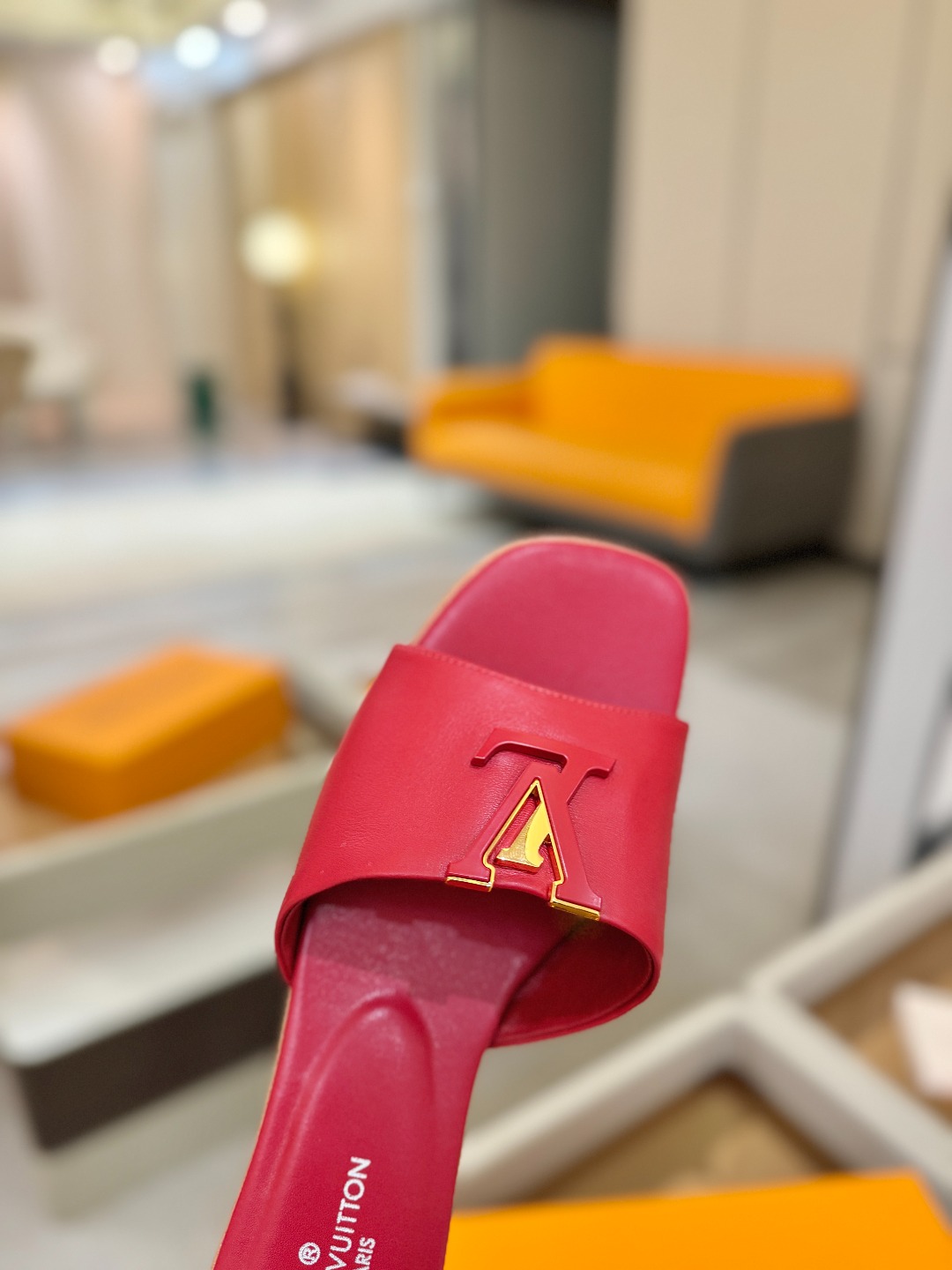 L✔️家 春夏款专柜走秀官网系列、同步更新、完美楦型+大V扣电镀两层设计、再现经典、工艺及其复杂、走路不