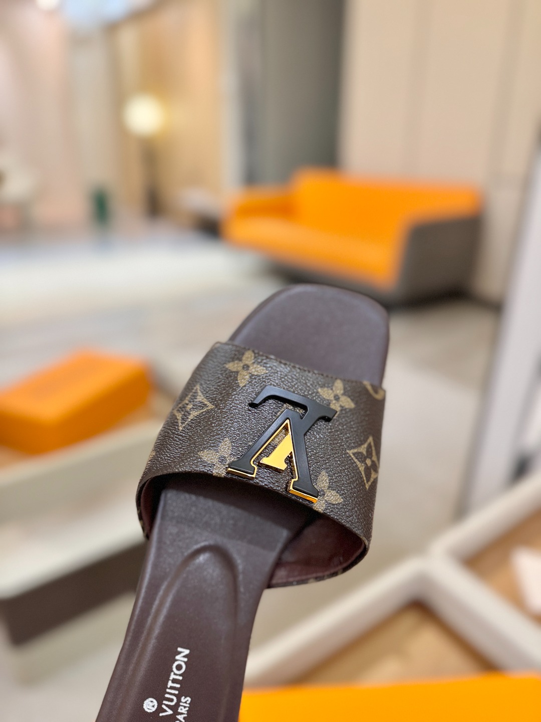 L✔️家 春夏款专柜走秀官网系列、同步更新、完美楦型+大V扣电镀两层设计、再现经典、工艺及其复杂、走路不