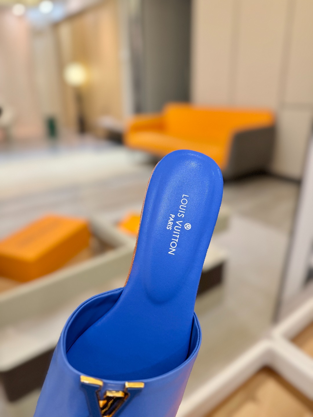 L✔️家 春夏款专柜走秀官网系列、同步更新、完美楦型+大V扣电镀两层设计、再现经典、工艺及其复杂、走路不