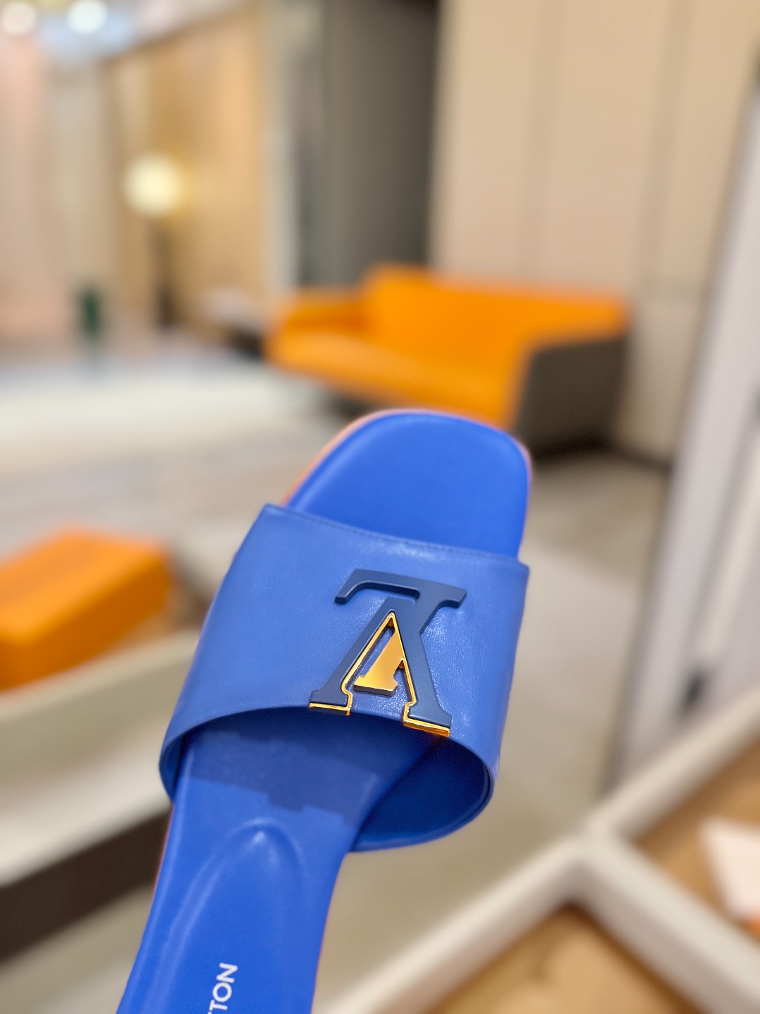 L✔️家 春夏款专柜走秀官网系列、同步更新、完美楦型+大V扣电镀两层设计、再现经典、工艺及其复杂、走路不