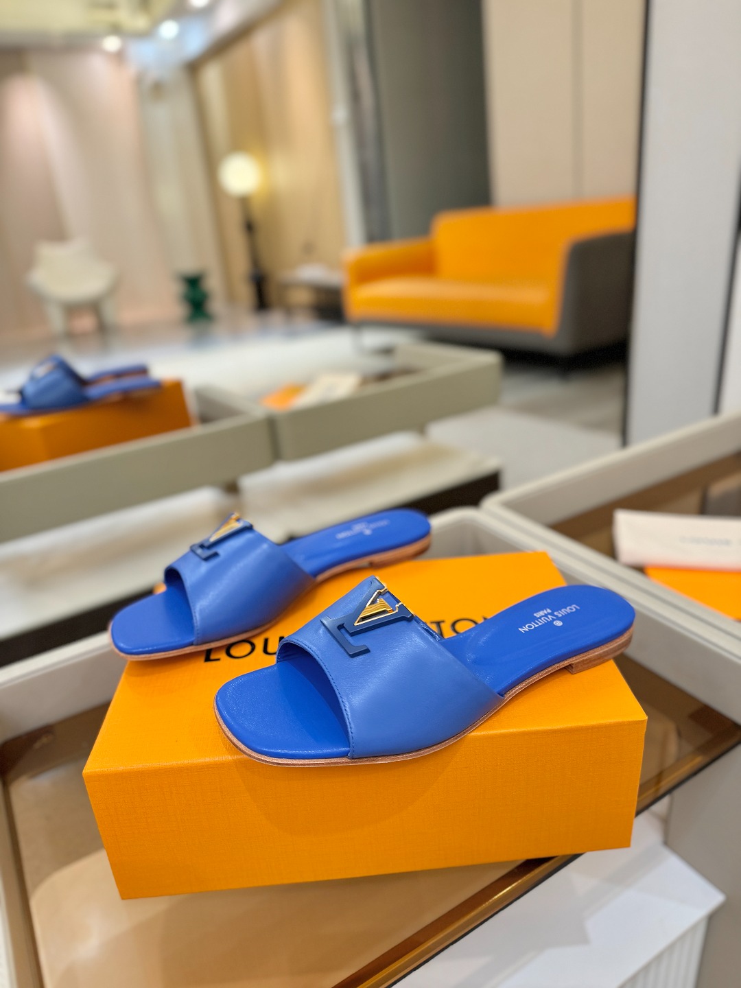 L✔️家 春夏款专柜走秀官网系列、同步更新、完美楦型+大V扣电镀两层设计、再现经典、工艺及其复杂、走路不