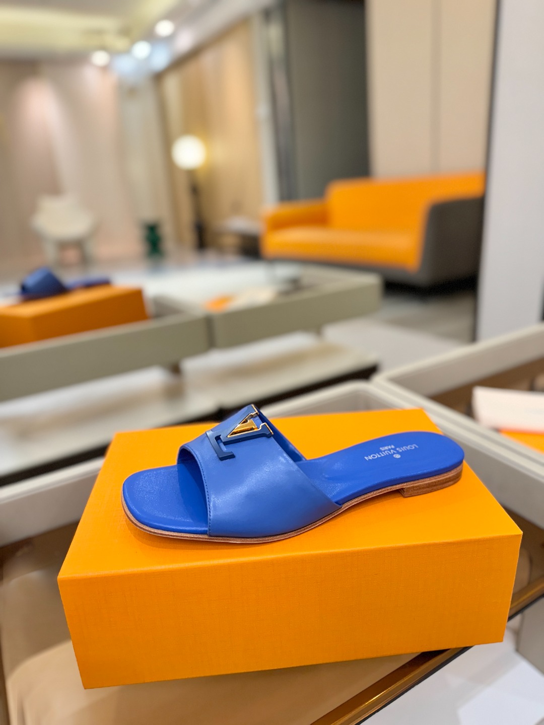 L✔️家 春夏款专柜走秀官网系列、同步更新、完美楦型+大V扣电镀两层设计、再现经典、工艺及其复杂、走路不