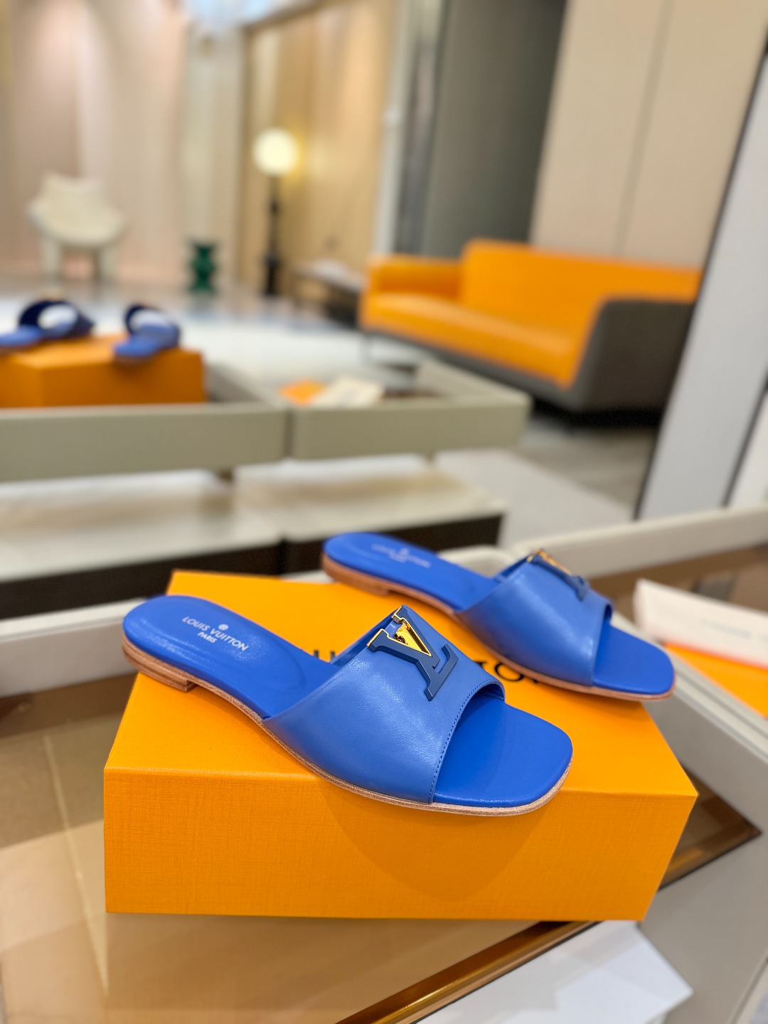 L✔️家 春夏款专柜走秀官网系列、同步更新、完美楦型+大V扣电镀两层设计、再现经典、工艺及其复杂、走路不