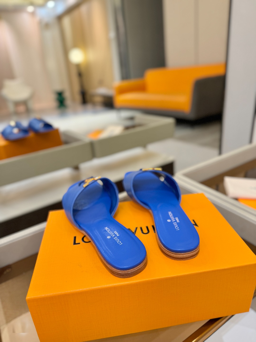 L✔️家 春夏款专柜走秀官网系列、同步更新、完美楦型+大V扣电镀两层设计、再现经典、工艺及其复杂、走路不