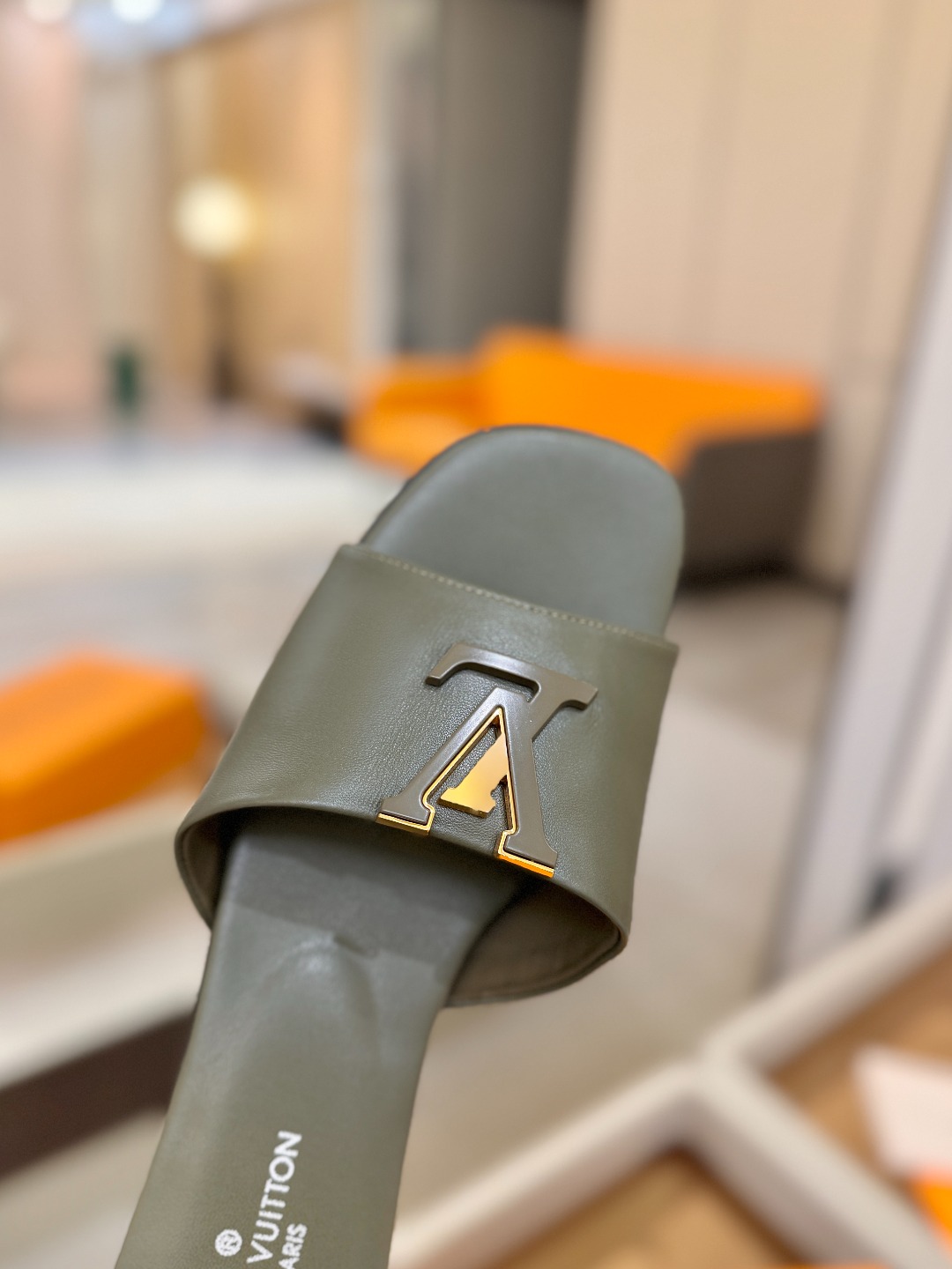 L✔️家 春夏款专柜走秀官网系列、同步更新、完美楦型+大V扣电镀两层设计、再现经典、工艺及其复杂、走路不