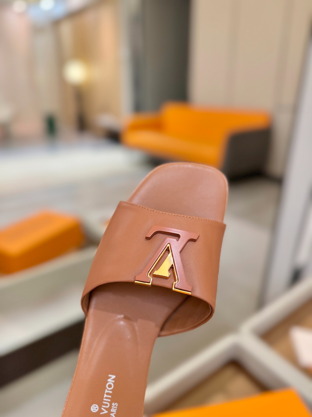 L✔️家 春夏款专柜走秀官网系列、同步更新、完美楦型+大V扣电镀两层设计、再现经典、工艺及其复杂、走路不