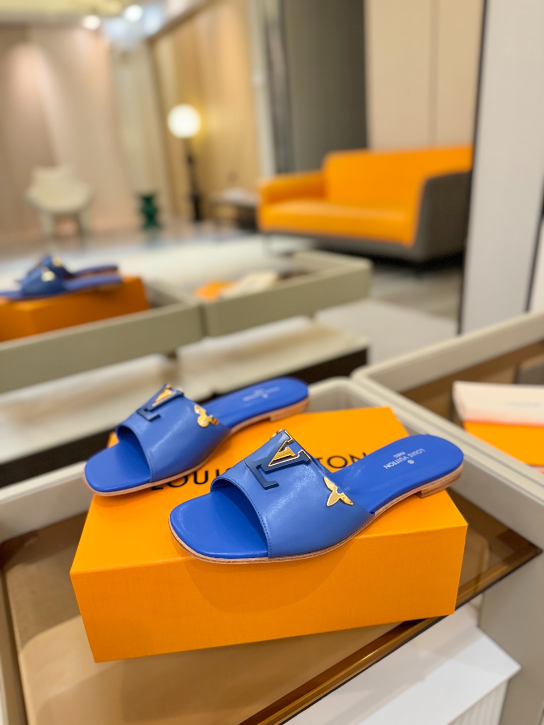 L✔️家 春夏款专柜走秀官网系列、同步更新、完美楦型+大V扣电镀两层设计、再现经典、工艺及其复杂、走路不