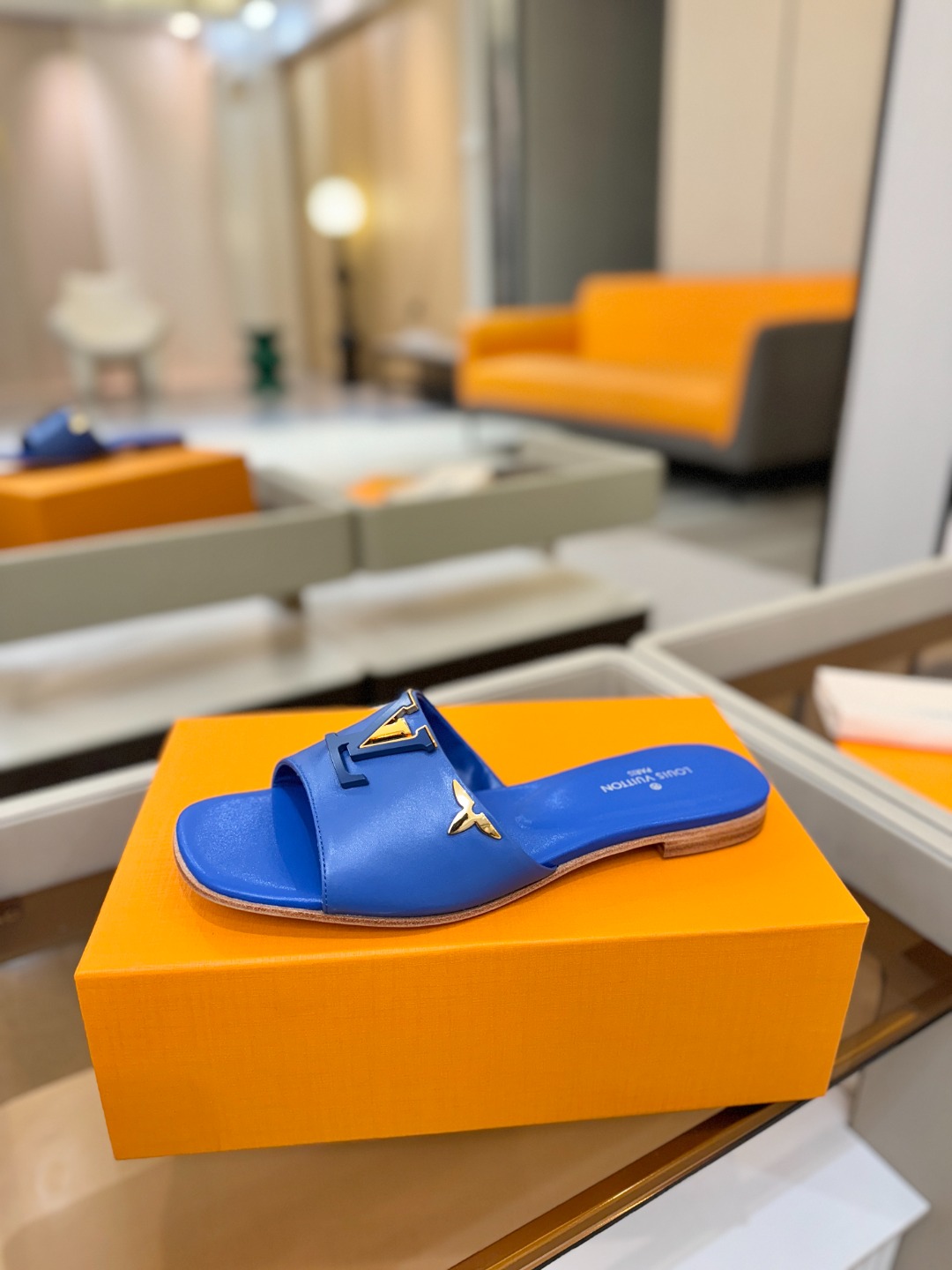 L✔️家 春夏款专柜走秀官网系列、同步更新、完美楦型+大V扣电镀两层设计、再现经典、工艺及其复杂、走路不