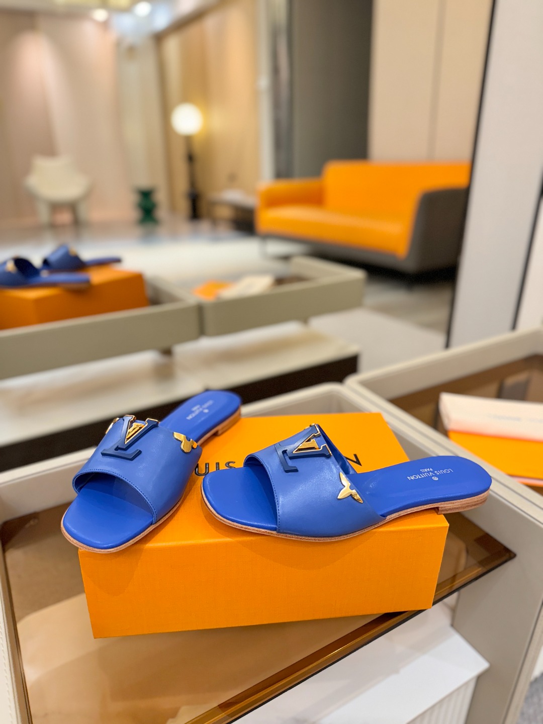 L✔️家 春夏款专柜走秀官网系列、同步更新、完美楦型+大V扣电镀两层设计、再现经典、工艺及其复杂、走路不