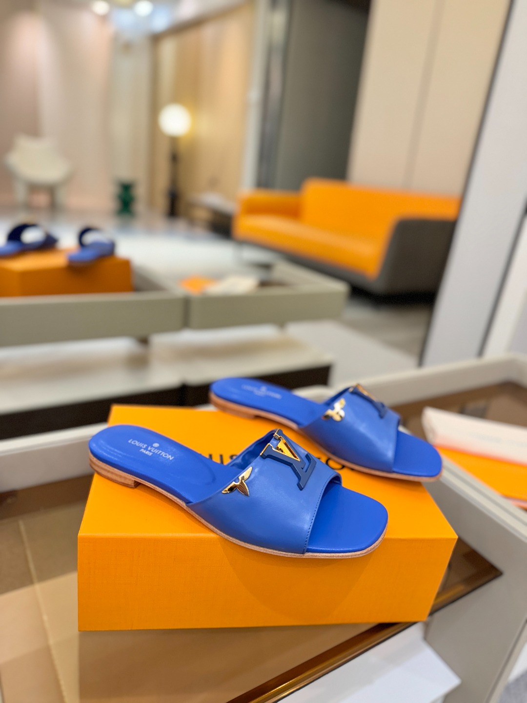 L✔️家 春夏款专柜走秀官网系列、同步更新、完美楦型+大V扣电镀两层设计、再现经典、工艺及其复杂、走路不