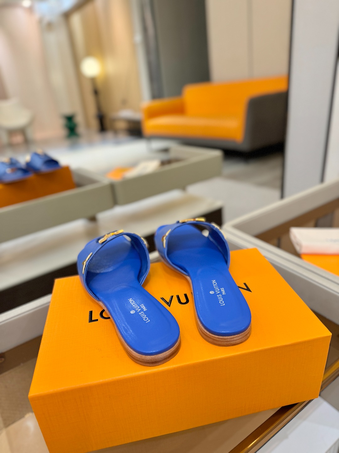 L✔️家 春夏款专柜走秀官网系列、同步更新、完美楦型+大V扣电镀两层设计、再现经典、工艺及其复杂、走路不