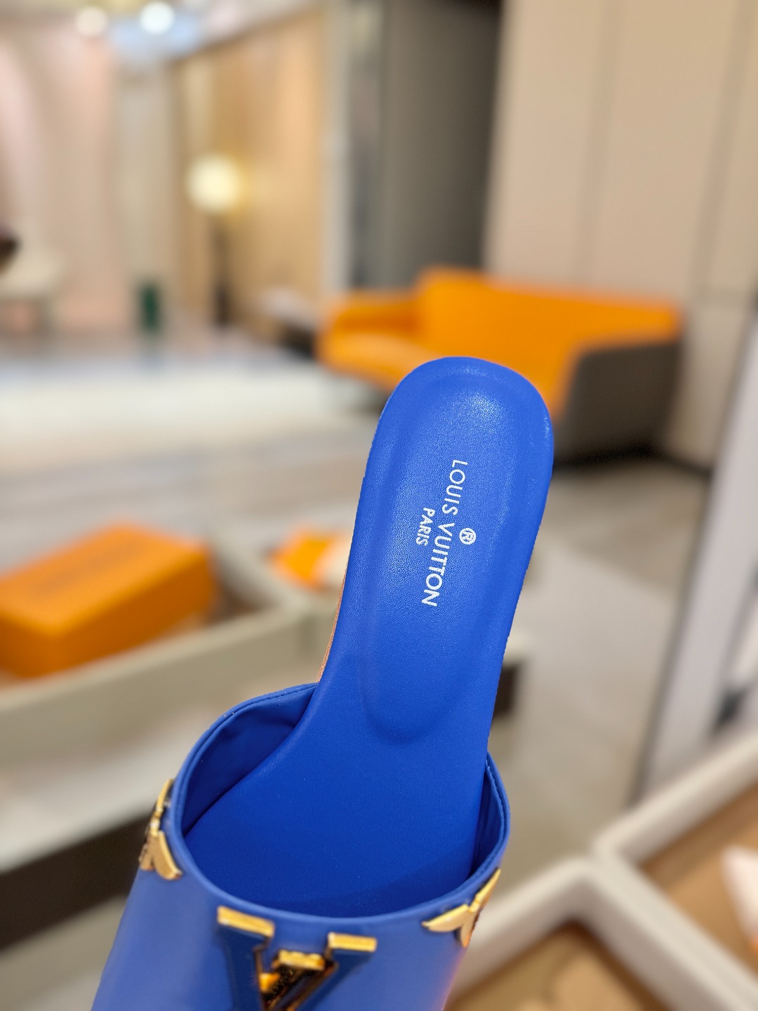 L✔️家 春夏款专柜走秀官网系列、同步更新、完美楦型+大V扣电镀两层设计、再现经典、工艺及其复杂、走路不