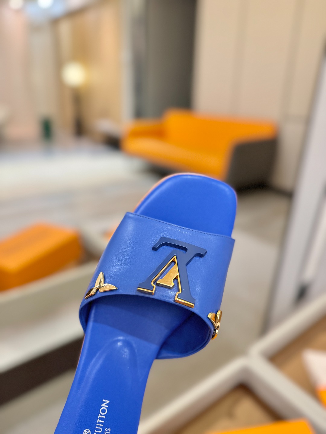 L✔️家 春夏款专柜走秀官网系列、同步更新、完美楦型+大V扣电镀两层设计、再现经典、工艺及其复杂、走路不