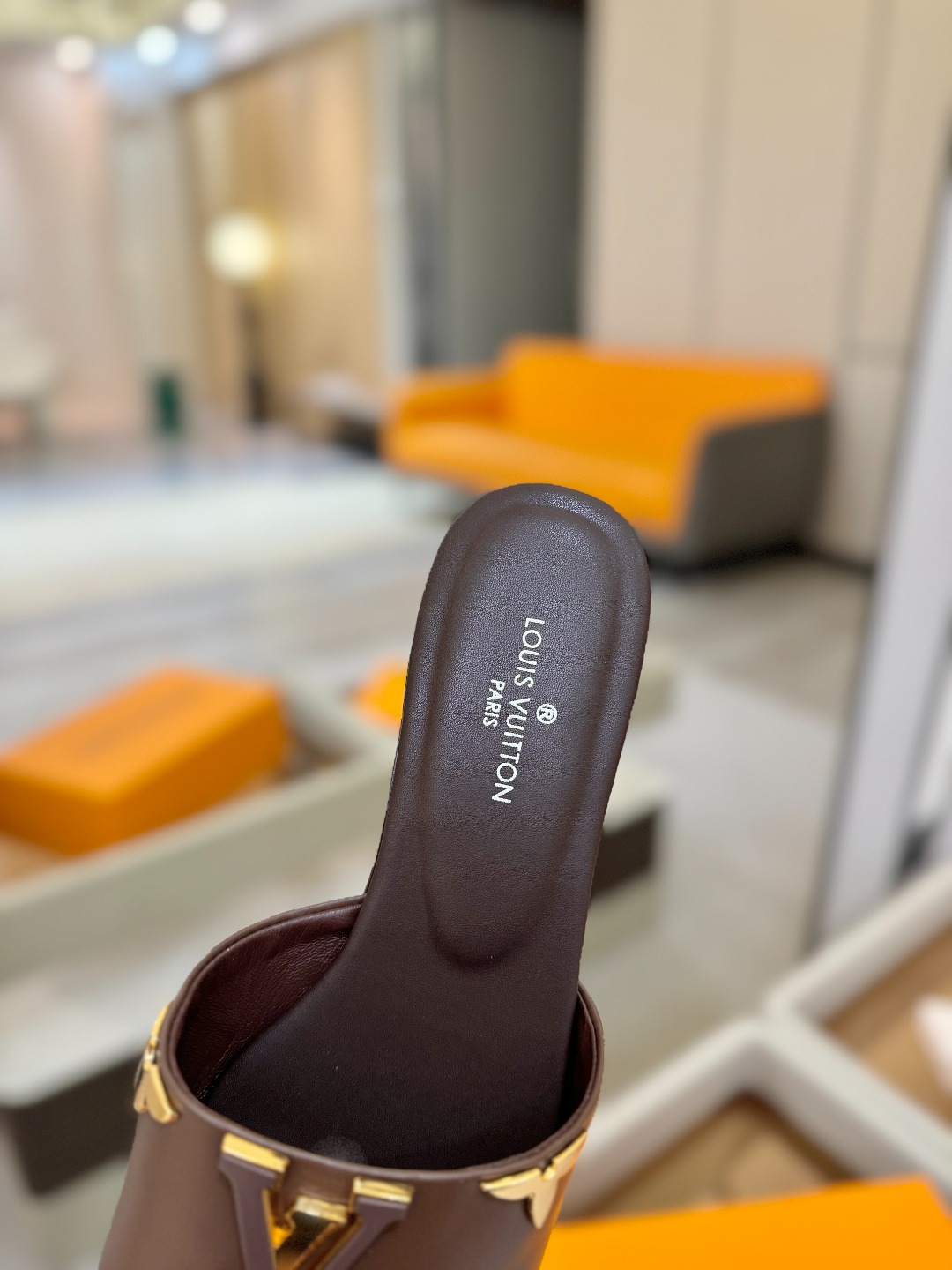 L✔️家 春夏款专柜走秀官网系列、同步更新、完美楦型+大V扣电镀两层设计、再现经典、工艺及其复杂、走路不