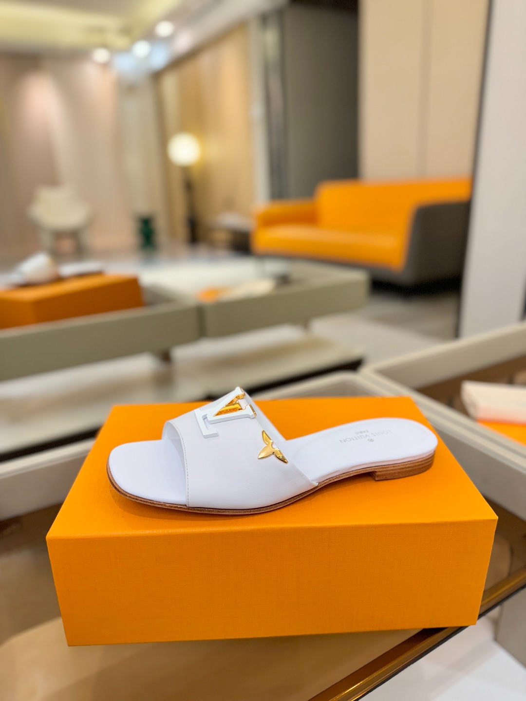 L✔️家 春夏款专柜走秀官网系列、同步更新、完美楦型+大V扣电镀两层设计、再现经典、工艺及其复杂、走路不