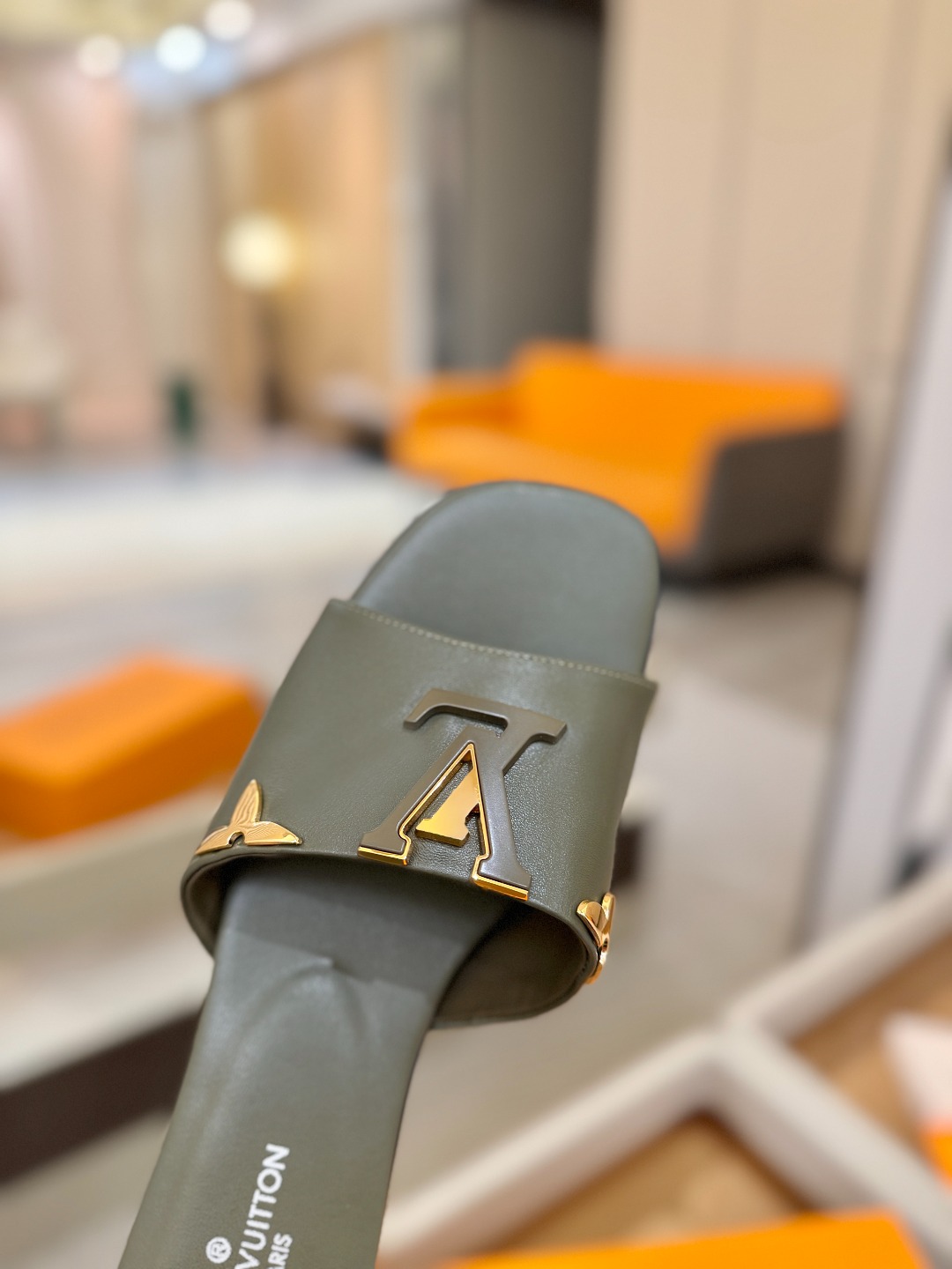 L✔️家 春夏款专柜走秀官网系列、同步更新、完美楦型+大V扣电镀两层设计、再现经典、工艺及其复杂、走路不