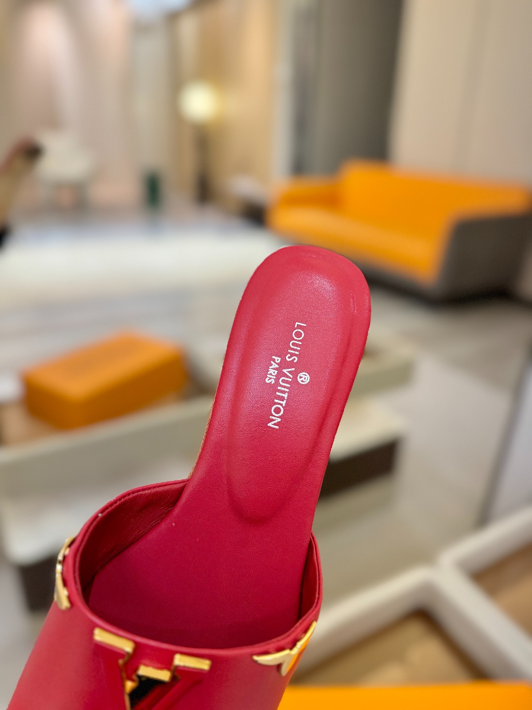 L✔️家 春夏款专柜走秀官网系列、同步更新、完美楦型+大V扣电镀两层设计、再现经典、工艺及其复杂、走路不