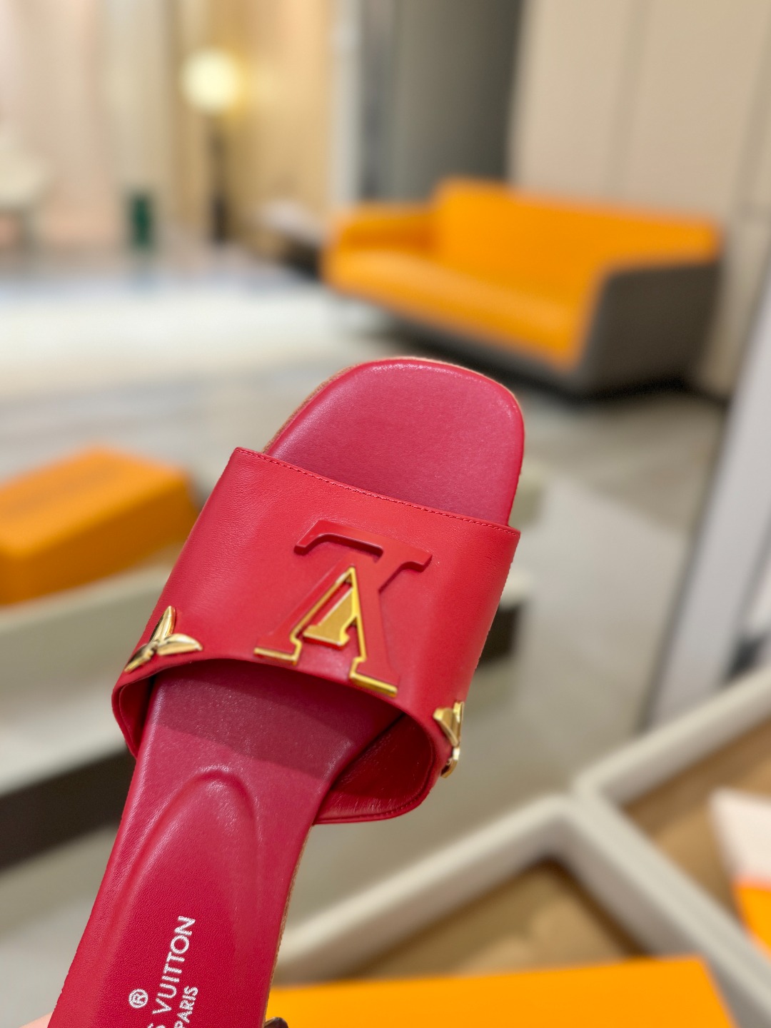 L✔️家 春夏款专柜走秀官网系列、同步更新、完美楦型+大V扣电镀两层设计、再现经典、工艺及其复杂、走路不