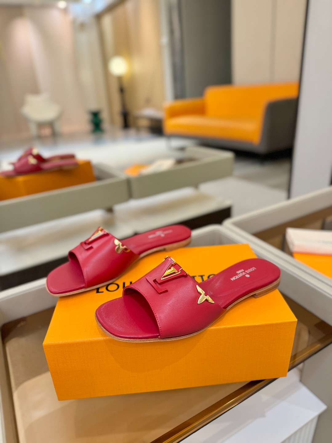 L✔️家 春夏款专柜走秀官网系列、同步更新、完美楦型+大V扣电镀两层设计、再现经典、工艺及其复杂、走路不