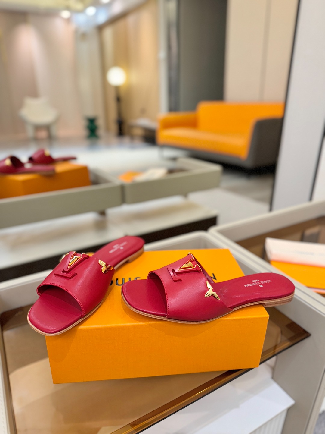 L✔️家 春夏款专柜走秀官网系列、同步更新、完美楦型+大V扣电镀两层设计、再现经典、工艺及其复杂、走路不