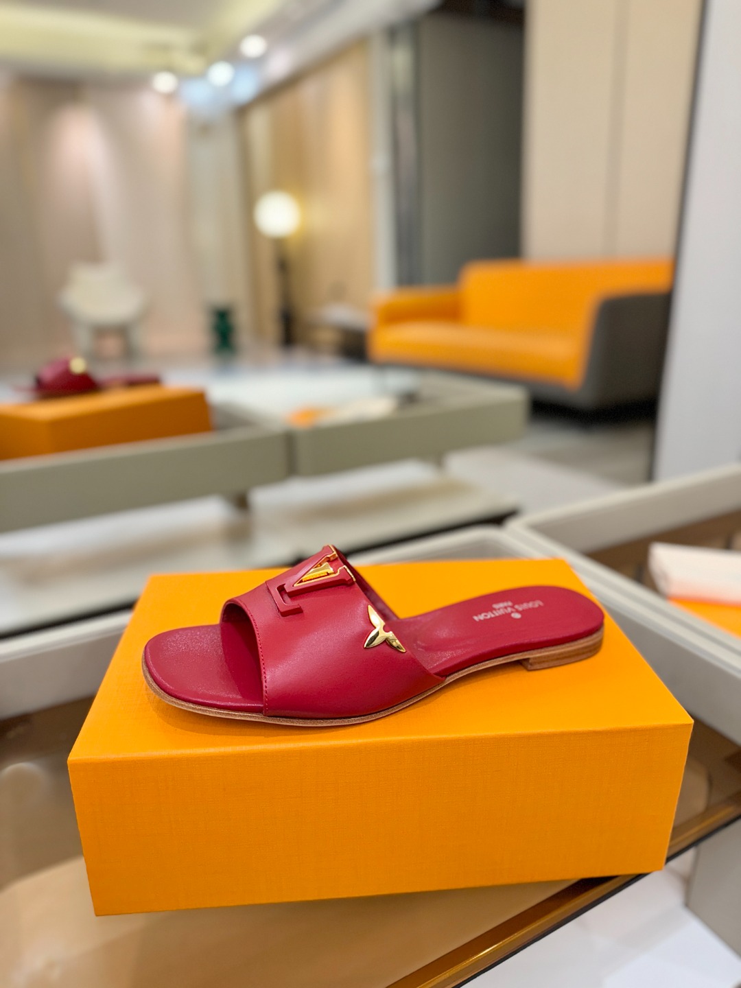 L✔️家 春夏款专柜走秀官网系列、同步更新、完美楦型+大V扣电镀两层设计、再现经典、工艺及其复杂、走路不