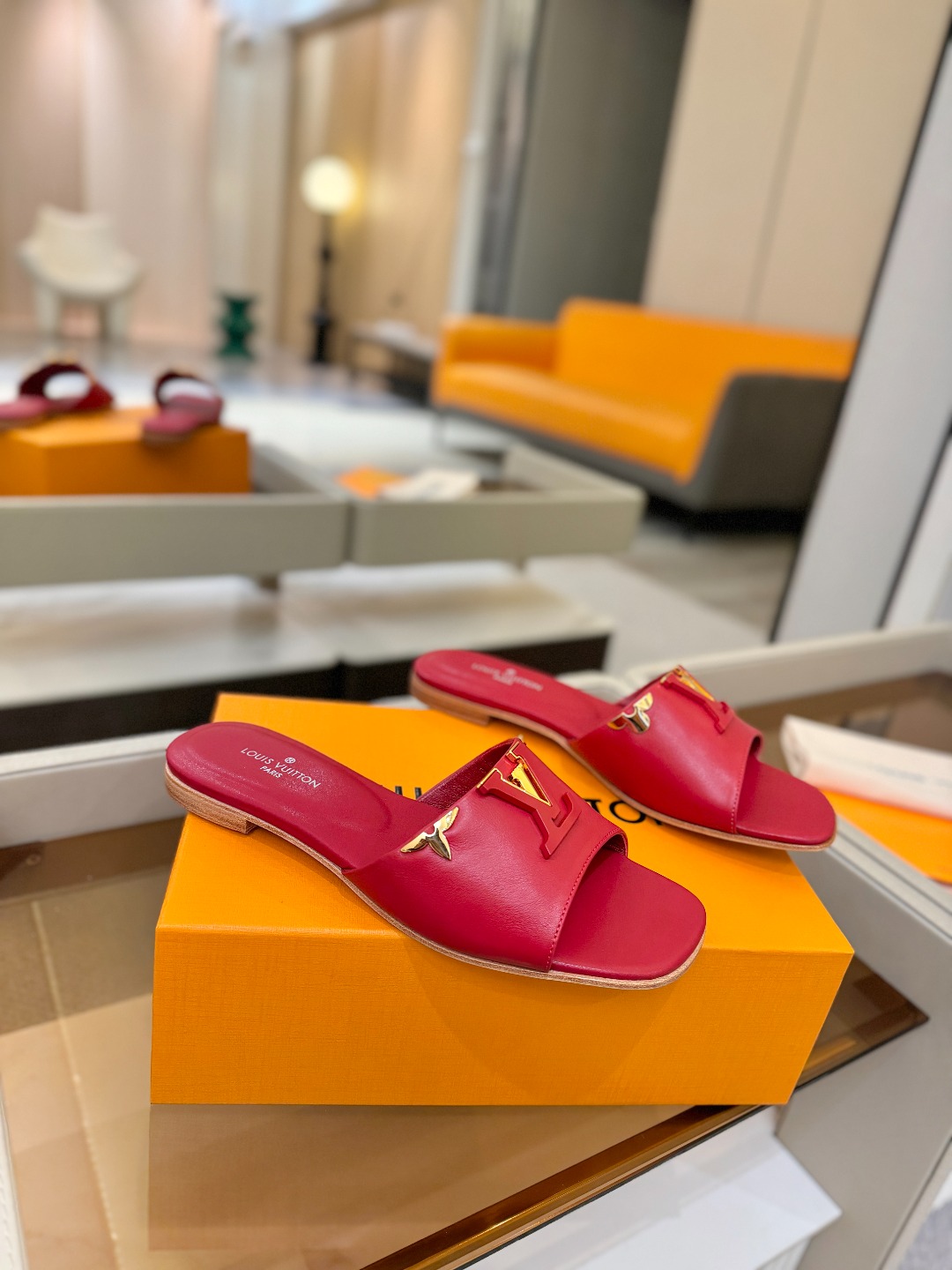 L✔️家 春夏款专柜走秀官网系列、同步更新、完美楦型+大V扣电镀两层设计、再现经典、工艺及其复杂、走路不