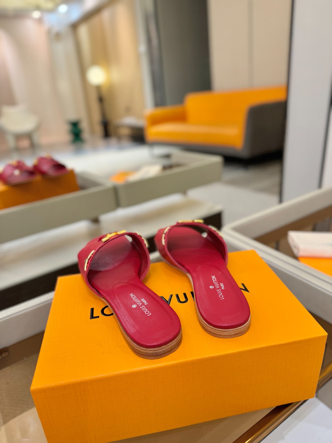 L✔️家 春夏款专柜走秀官网系列、同步更新、完美楦型+大V扣电镀两层设计、再现经典、工艺及其复杂、走路不