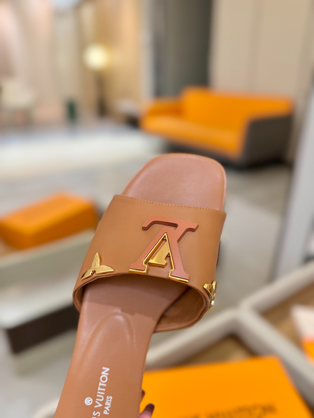 L✔️家 春夏款专柜走秀官网系列、同步更新、完美楦型+大V扣电镀两层设计、再现经典、工艺及其复杂、走路不