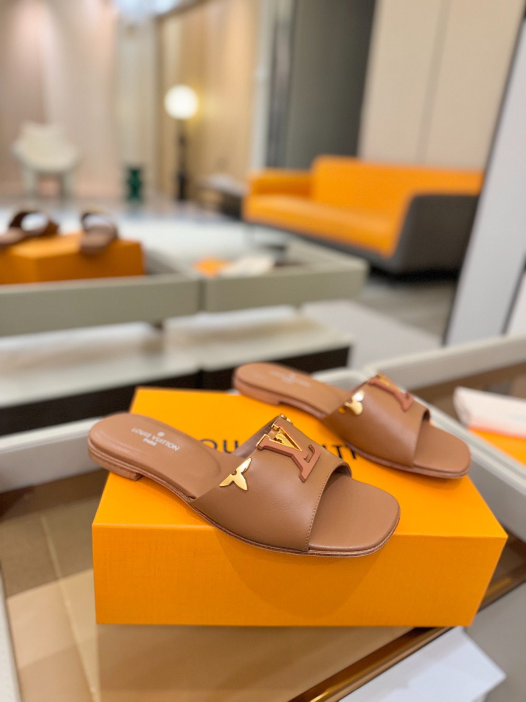 L✔️家 春夏款专柜走秀官网系列、同步更新、完美楦型+大V扣电镀两层设计、再现经典、工艺及其复杂、走路不