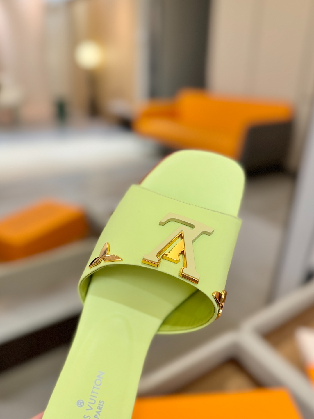 L✔️家 春夏款专柜走秀官网系列、同步更新、完美楦型+大V扣电镀两层设计、再现经典、工艺及其复杂、走路不