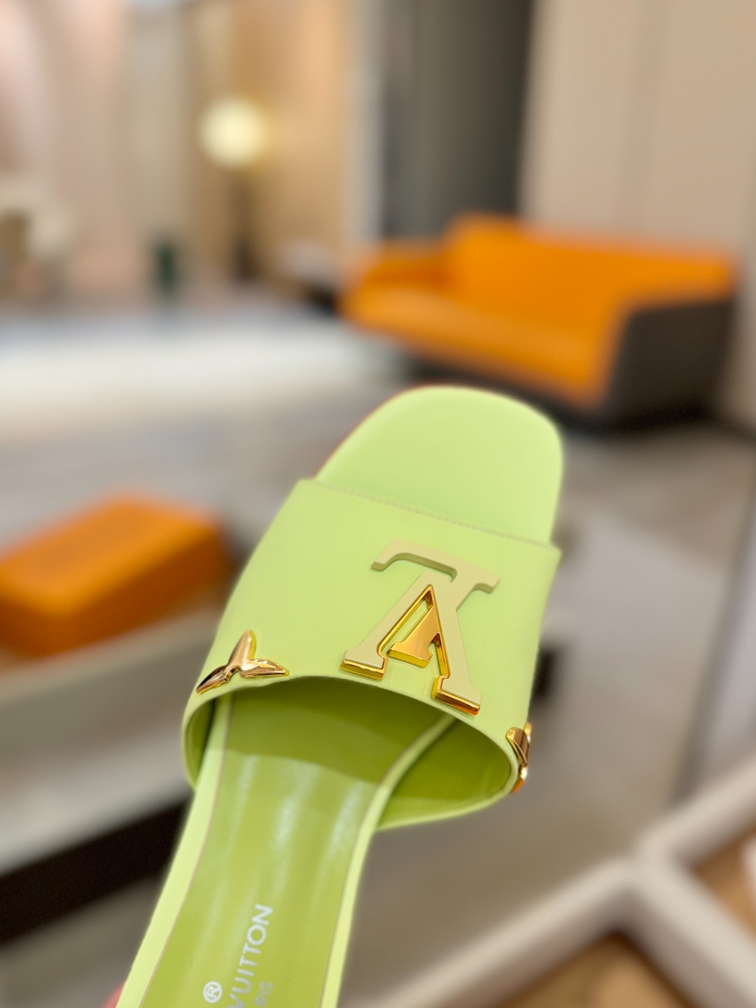 L✔️家 春夏款专柜走秀官网系列、同步更新、完美楦型+大V扣电镀两层设计、再现经典、工艺及其复杂、走路不