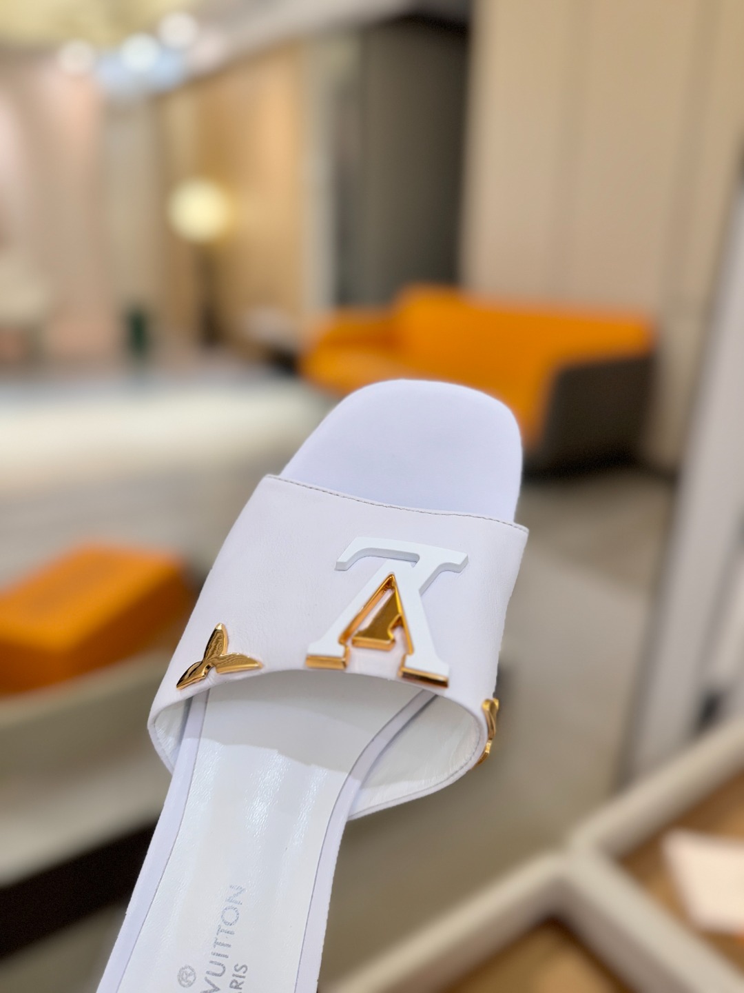 L✔️家 春夏款专柜走秀官网系列、同步更新、完美楦型+大V扣电镀两层设计、再现经典、工艺及其复杂、走路不