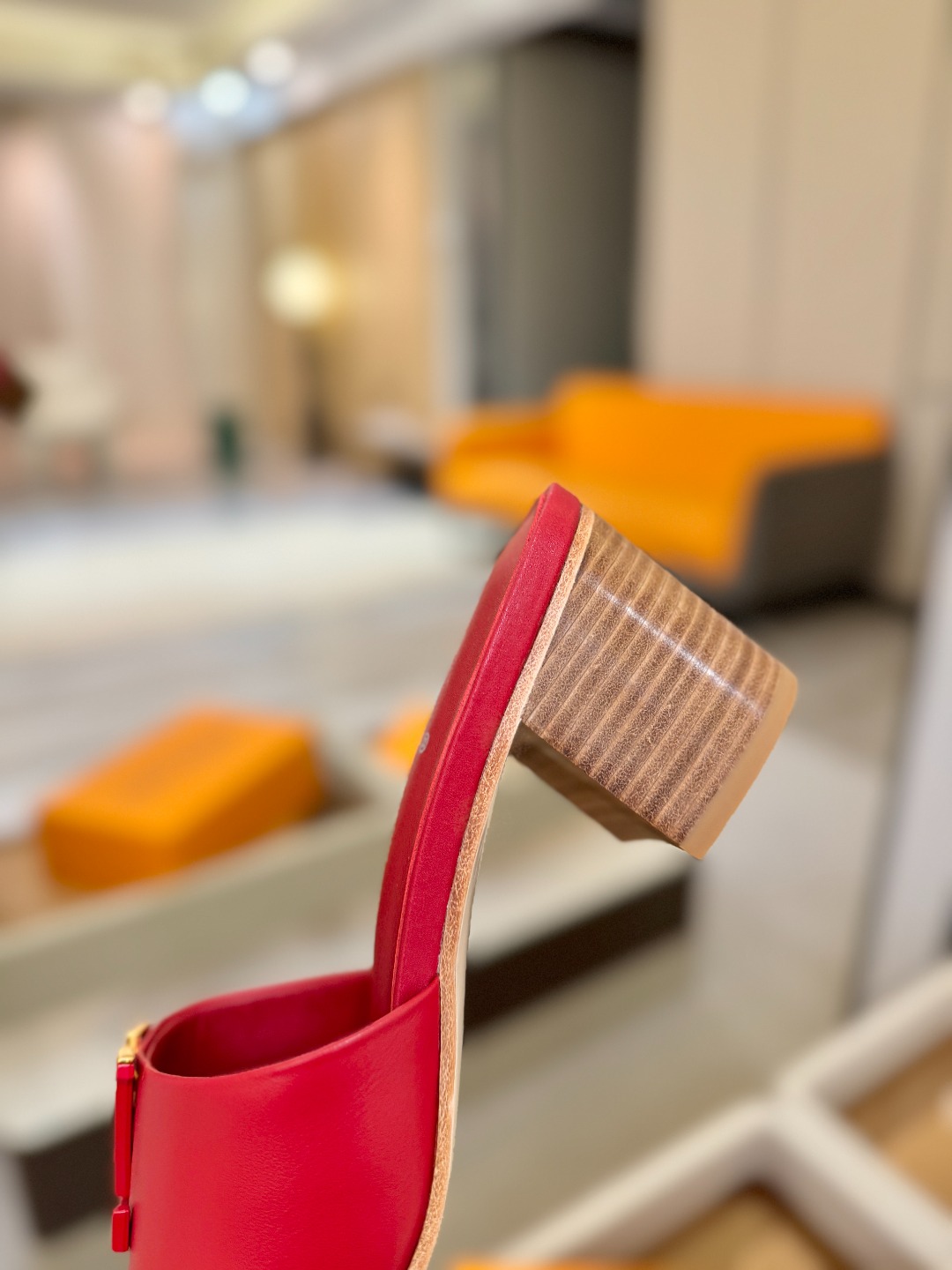 L✔️家 春夏款专柜走秀官网系列、同步更新、完美楦型+大V扣电镀两层设计、再现经典、工艺及其复杂、走路不