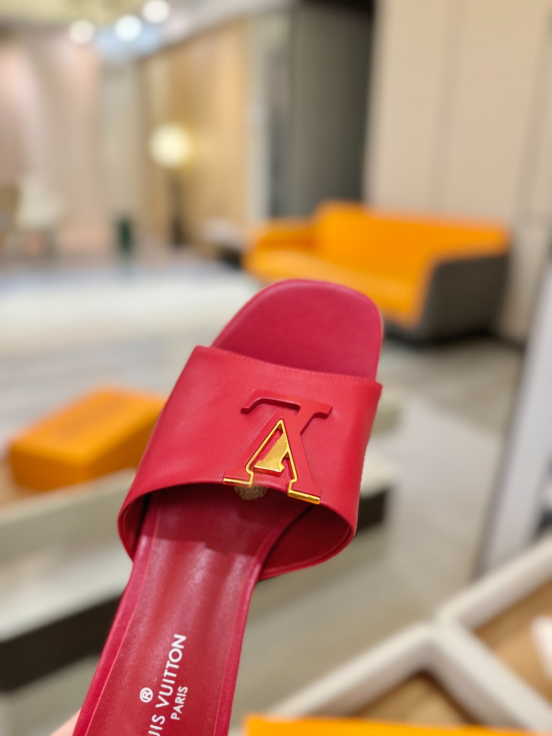 L✔️家 春夏款专柜走秀官网系列、同步更新、完美楦型+大V扣电镀两层设计、再现经典、工艺及其复杂、走路不