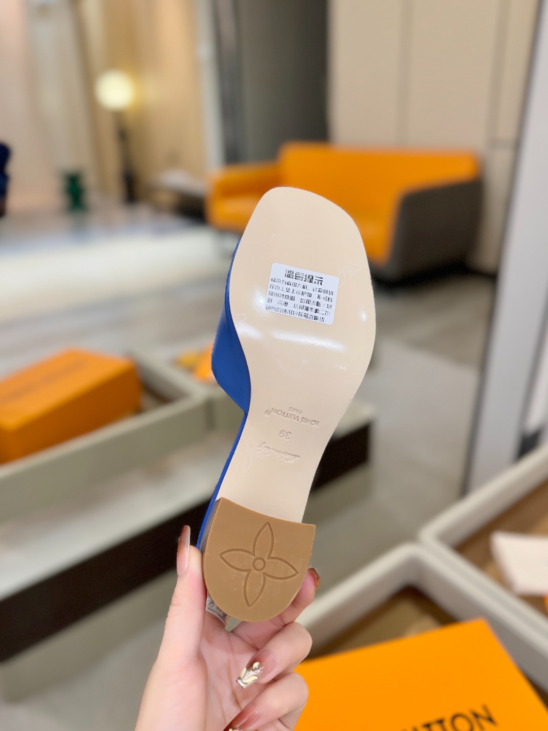 L✔️家 春夏款专柜走秀官网系列、同步更新、完美楦型+大V扣电镀两层设计、再现经典、工艺及其复杂、走路不