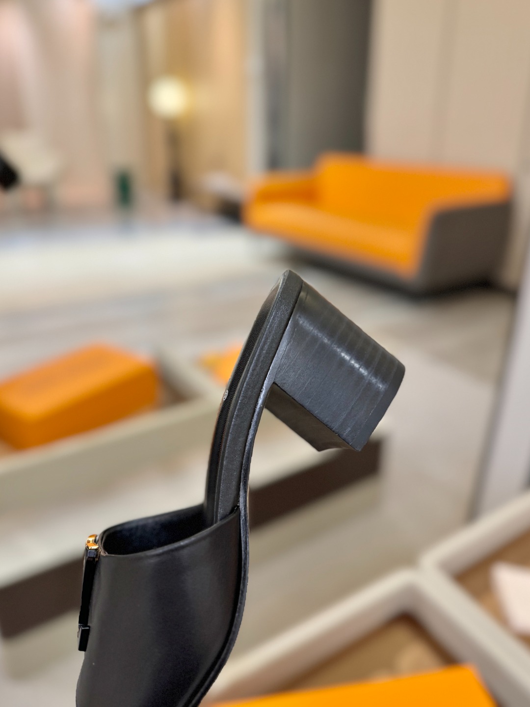 L✔️家 春夏款专柜走秀官网系列、同步更新、完美楦型+大V扣电镀两层设计、再现经典、工艺及其复杂、走路不