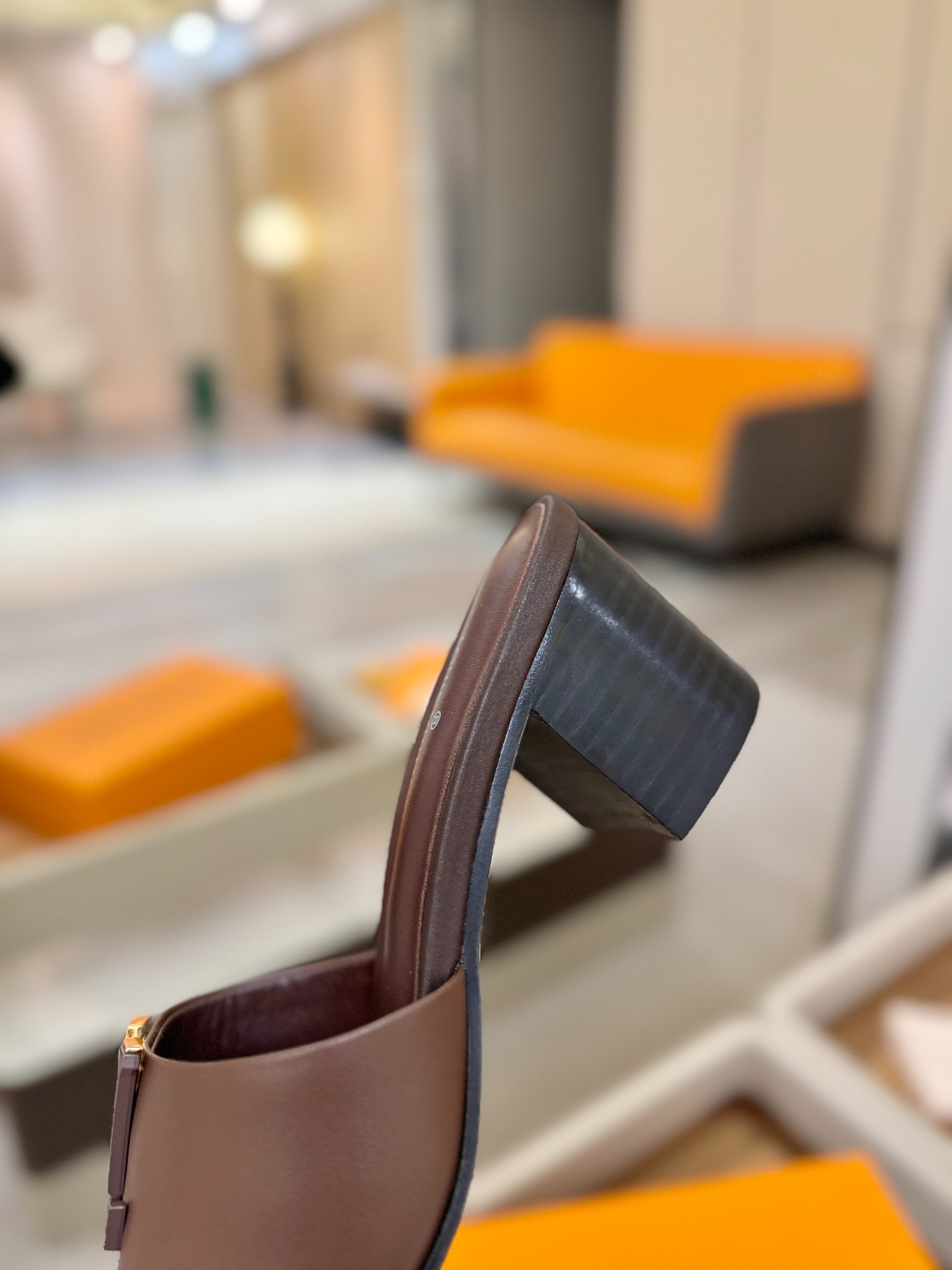 L✔️家 春夏款专柜走秀官网系列、同步更新、完美楦型+大V扣电镀两层设计、再现经典、工艺及其复杂、走路不