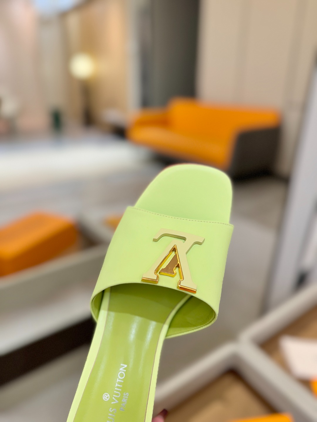 L✔️家 春夏款专柜走秀官网系列、同步更新、完美楦型+大V扣电镀两层设计、再现经典、工艺及其复杂、走路不