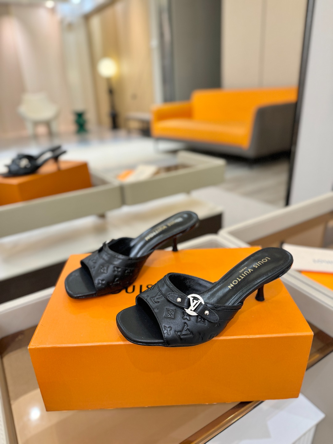 【代购级】、Louis Vuitton 款官网系列！完美楦型、LV压花纹工艺、更显优雅气质、上脚舒适好看