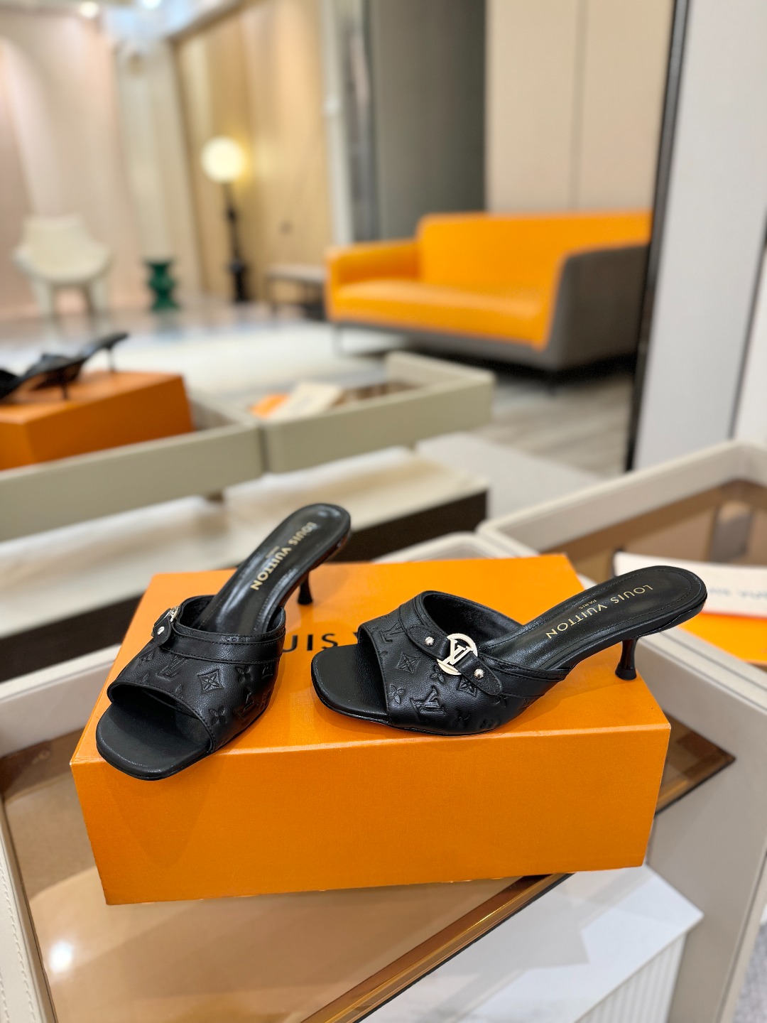 【代购级】、Louis Vuitton 款官网系列！完美楦型、LV压花纹工艺、更显优雅气质、上脚舒适好看