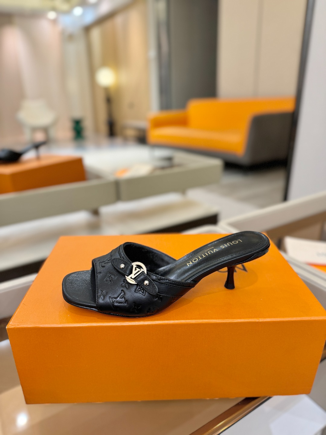 【代购级】、Louis Vuitton 款官网系列！完美楦型、LV压花纹工艺、更显优雅气质、上脚舒适好看