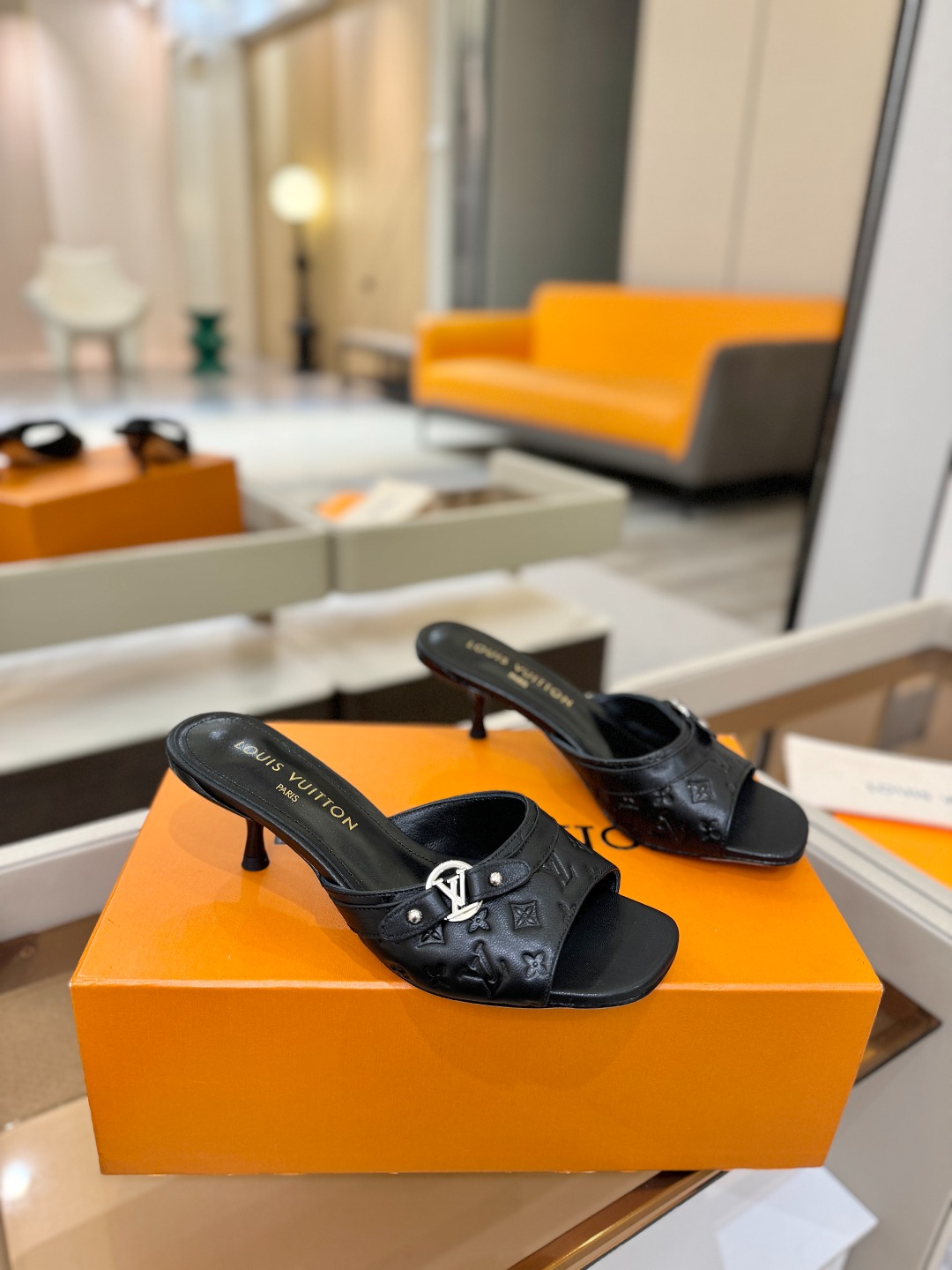 【代购级】、Louis Vuitton 款官网系列！完美楦型、LV压花纹工艺、更显优雅气质、上脚舒适好看